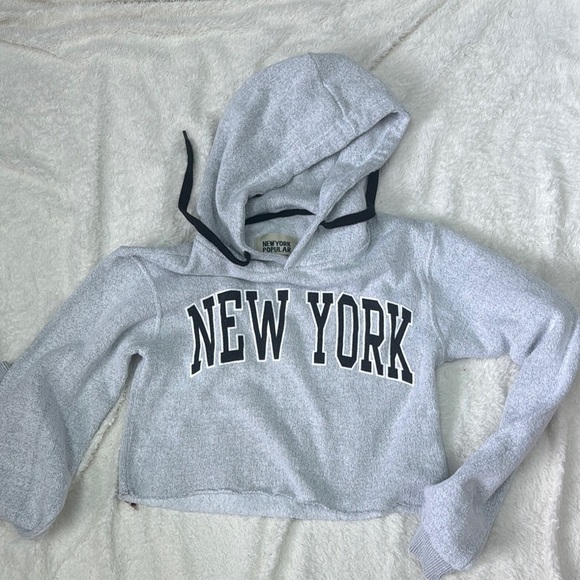 Sweaters - Gray New York Women's Hoodie Sweater